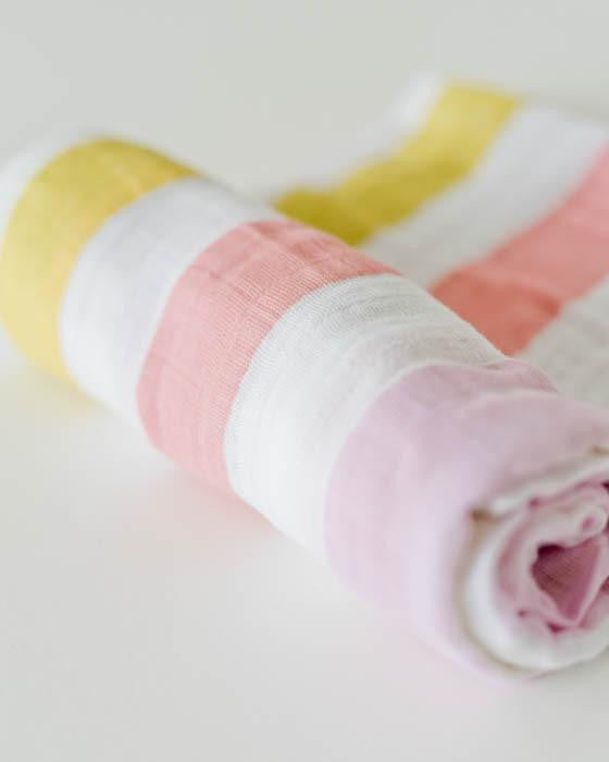 Cotton Muslin Swaddle: "Cabana Stripe" von Little Unicorn