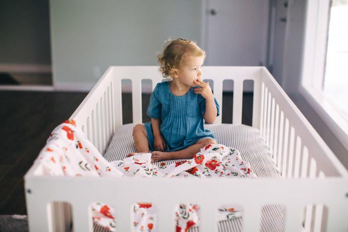 Cotton Muslin Swaddle: "Summer Poppy" von Little Unicorn