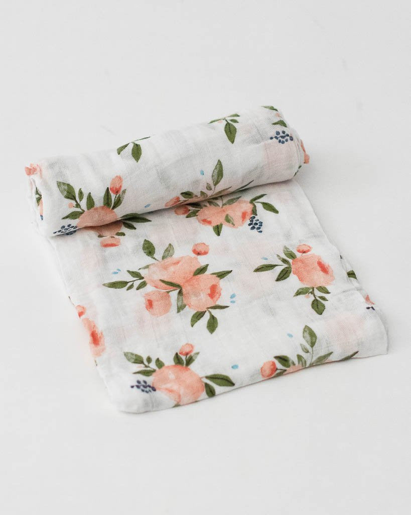 Cotton Muslin Swaddle: "Watercolor Roses" von Little Unicorn