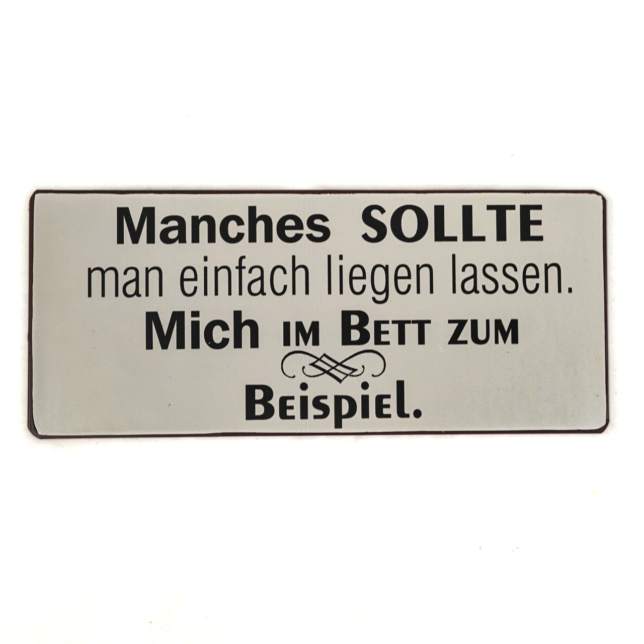 Blechschild: Manches sollte man einfach liegen lassen. Mich im Bett zum Beispiel