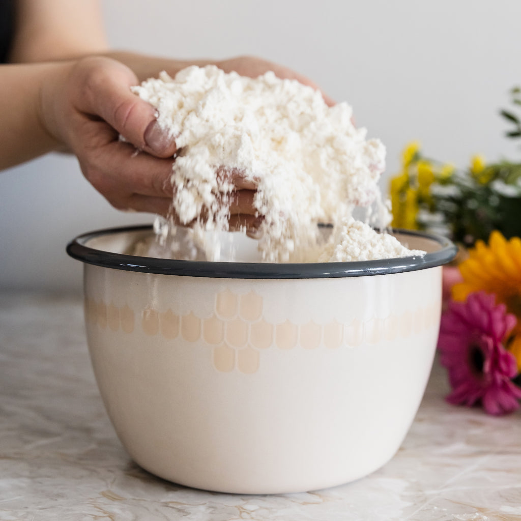 Schüssel aus Emaille: Vappu in the Kitchen- apricot von Muurla