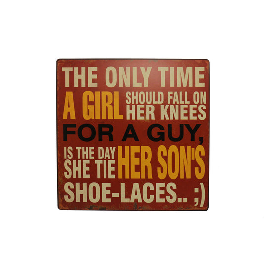 Blechschild: The only time a girl should fall on her knees for a guy, is the day she tie her son's shoe-laces..